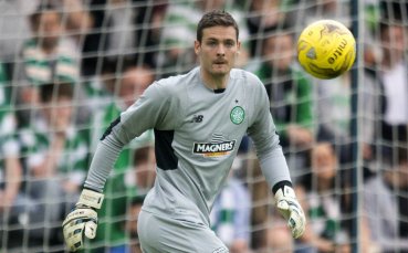 Вратарят на Селтик подписа до 2018 година