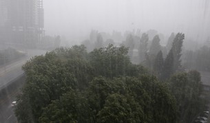 Трафопост горя при бурята в София, част от Банкя без ток