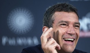 Вижте как Антонио Бандерас играе право хоро (видео)