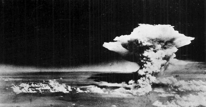 Свят Американци: Атомната бомба над Хирошима донесе мир В САЩ
