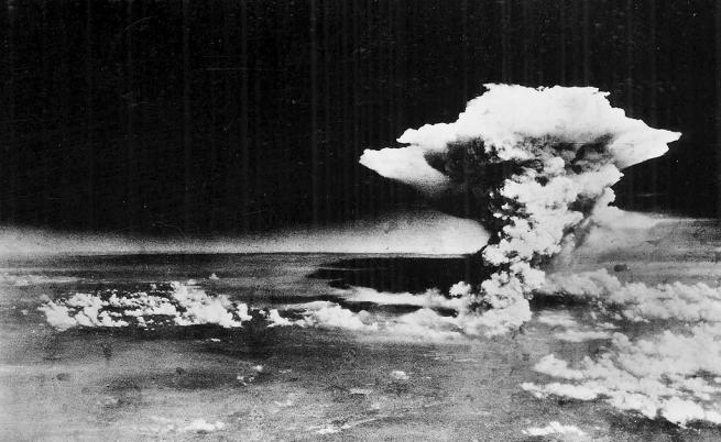 Американци: Атомната бомба над Хирошима донесе мир