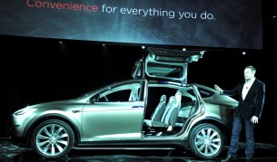 „Тесла“ Продажбите на Model X започват до месец