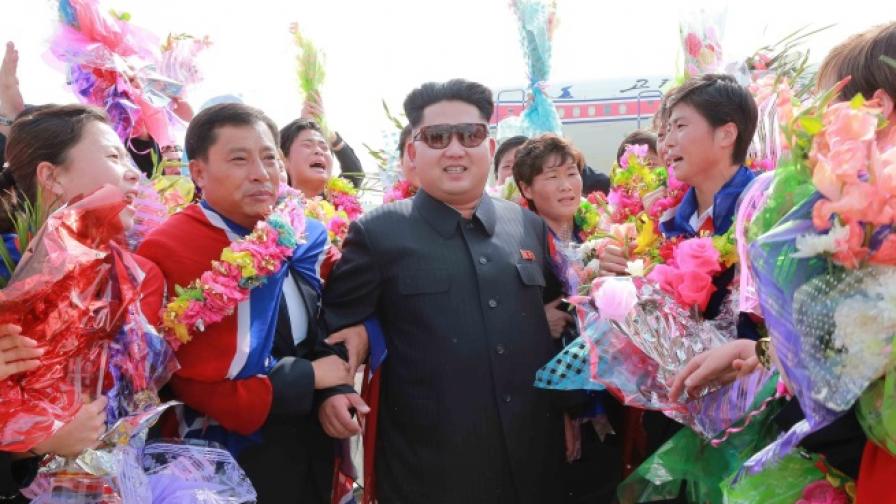 Ким Чен-ун поздравява спортисти, спечелили призови места на азиатски игри, 11 август 2015 г.