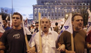 Протести в Атина срещу споразумението за нов спасителен план