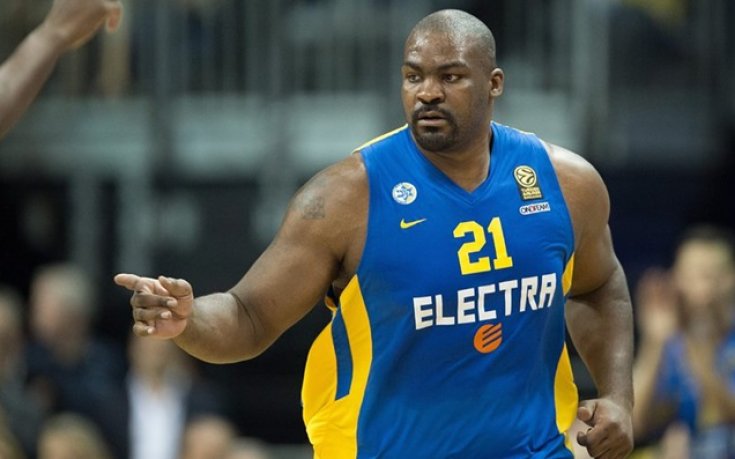 ВИДЕО: Посрещнаха Бейби Шак с градски автобус в Белград