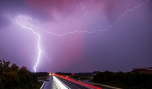 Мълния разруши покрива на къща в Монтана