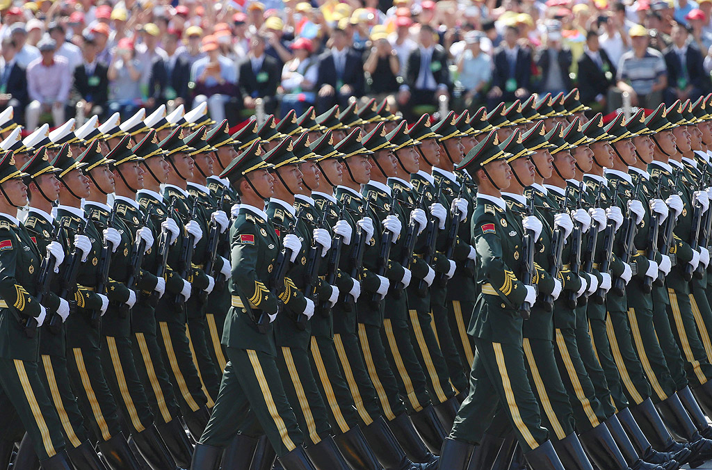 Китай направи пищен парад в Пекин по повод 70 години от поражението на Япония във Втората световна война, на който демонстрира военната си мощ в безпрецедентен мащаб