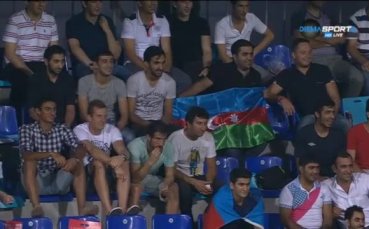 Любимецът на левскарите Аниете на стадиона в Баку