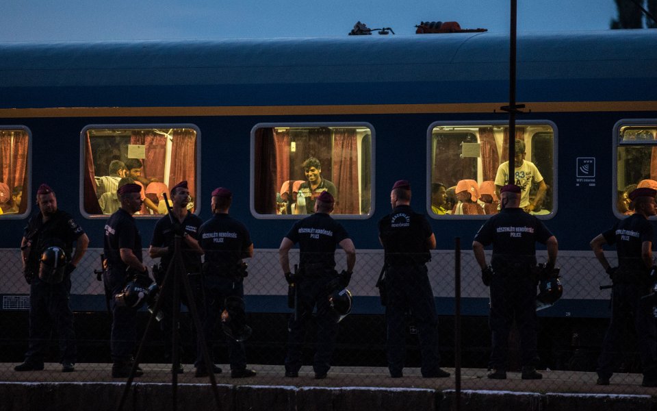 Арести и ранен полицай преди Унгария – Румъния