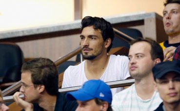 СНИМКИ: Матс Хумелс подкрепи Германия в Берлин