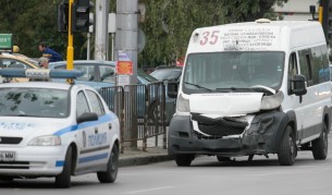 Катастрофа между маршрутка и кола в София