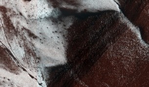 НАСА откри доказателства за течаща вода на Марс