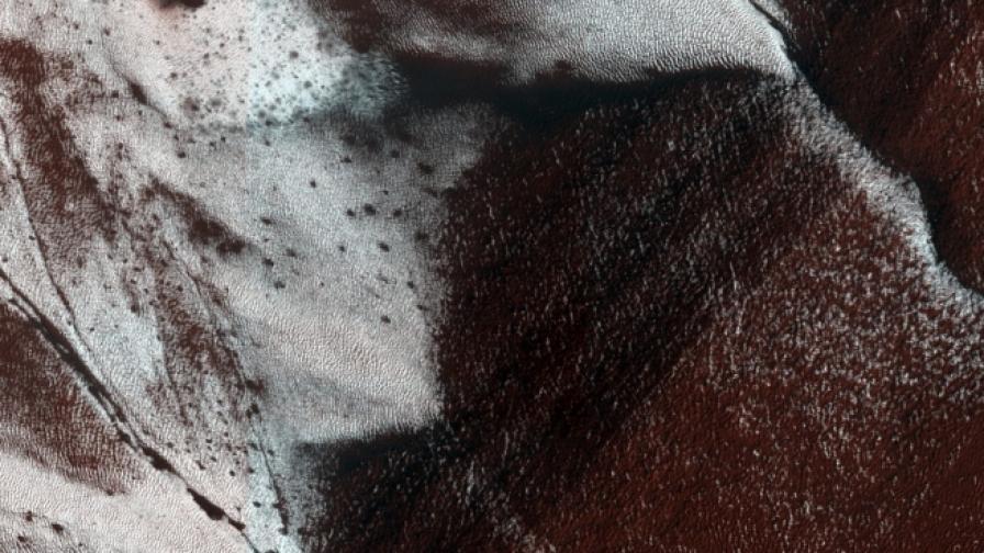 НАСА откри доказателства за течаща вода на Марс