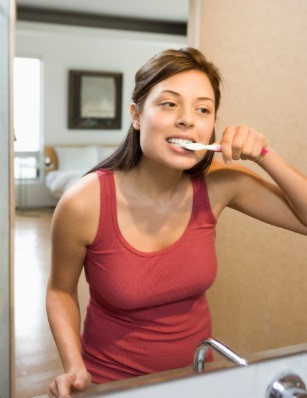 <p>Не е нужно да миете зъбите си след всяко хранене, 2 пъти на ден е идеалният вариант.</p>