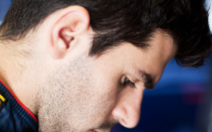 Алгуерсуари сложи край на състезателната си кариера