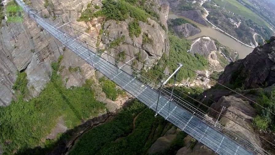 Не поглеждай надолу: Най-дългият стъклен мост