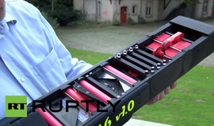 Мечта: Машинка за хартиени самолетчета (видео)