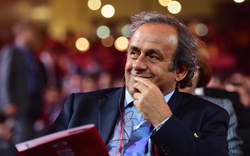 Платини и УЕФА почетоха паметта на загиналите в Париж