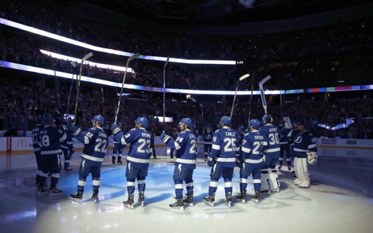 Тампа Бей започна сезона в НХЛ с историческа победа