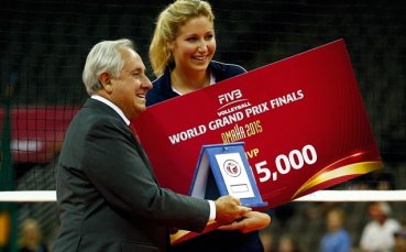 Босът на ФИВБ на посещение в София, взима престижна титла