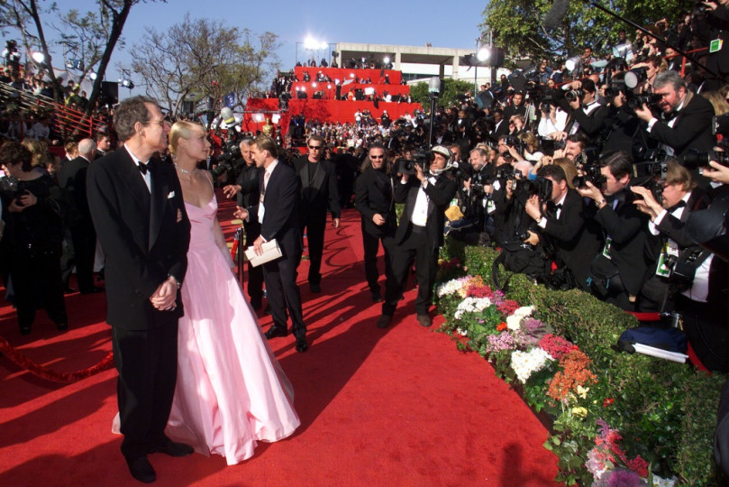 Актрисата обра овациите на модните критици, когато се появи на връчването на наградите "Оскар" през 1999 г.