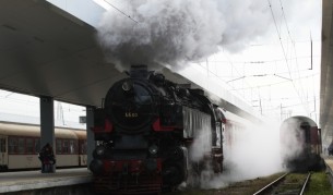 Атракция: Ретро локомотивът "Баба Меца" потегли за Банкя