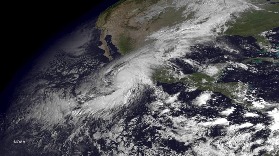 Ураганът Патрисия губи мощ, вече е тропическа буря