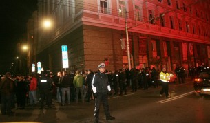 В неделя пред НАТФИЗ се събраха над 100 души, възмутени от действията на Волен Сидеров