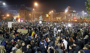 Румъния: 30 хил. на протест, въпреки оставката на Понта