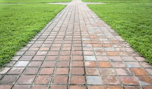 Машина реди безпогрешно тухлени настилки (видео)