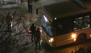 Бой между шофьори на спирка в Пловдив (видео)