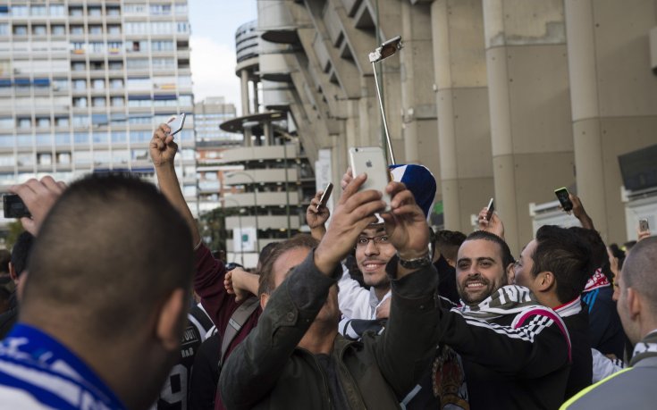 Сериозни струпвания пред входовете на 