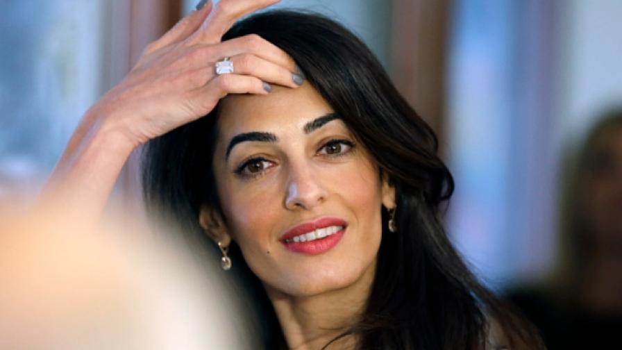 Годежният пръстен на Амал Клуни пречи на работата ѝ
