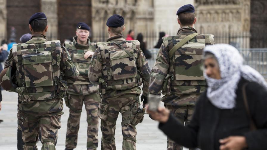 Вълна от молби за френската армия след атентатите