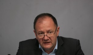 Михаил Миков