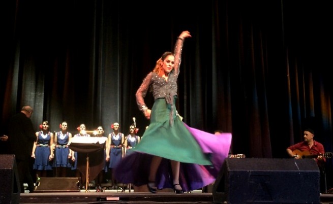 Български фолклор и фламенко на сцената на зала 1 на НДК