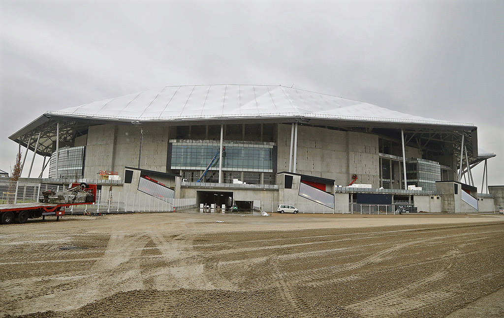 Лион. Стад дьо Люмиер. Капацитет: 58 000