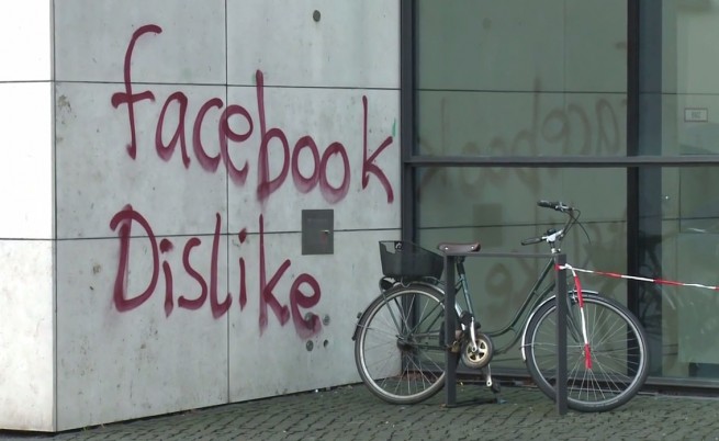 Потрошиха офиса на Фейсбук в Германия