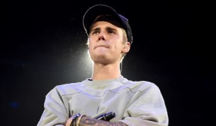 Звезда нападна свой фен и му разкървави устата (видео)