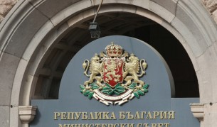 Правителството с призив към бизнеса да не съкращава работници, поемат 60% от заплатата им