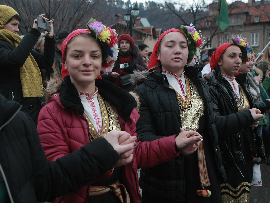 32-годишният Стефан Цеков извади кръста на Богоявление от водите на река Джерман при Наков мост в Дупница.