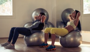 Мъжете да тренират преди хранене, а жените след това