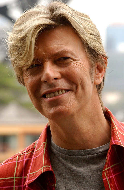 Британската роклегенда Дейвид Бауи почина след дълга борба с рака