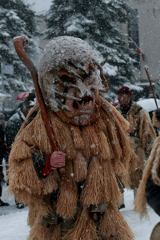 Фестивал на сурвакарските игри в град Брезник 2016