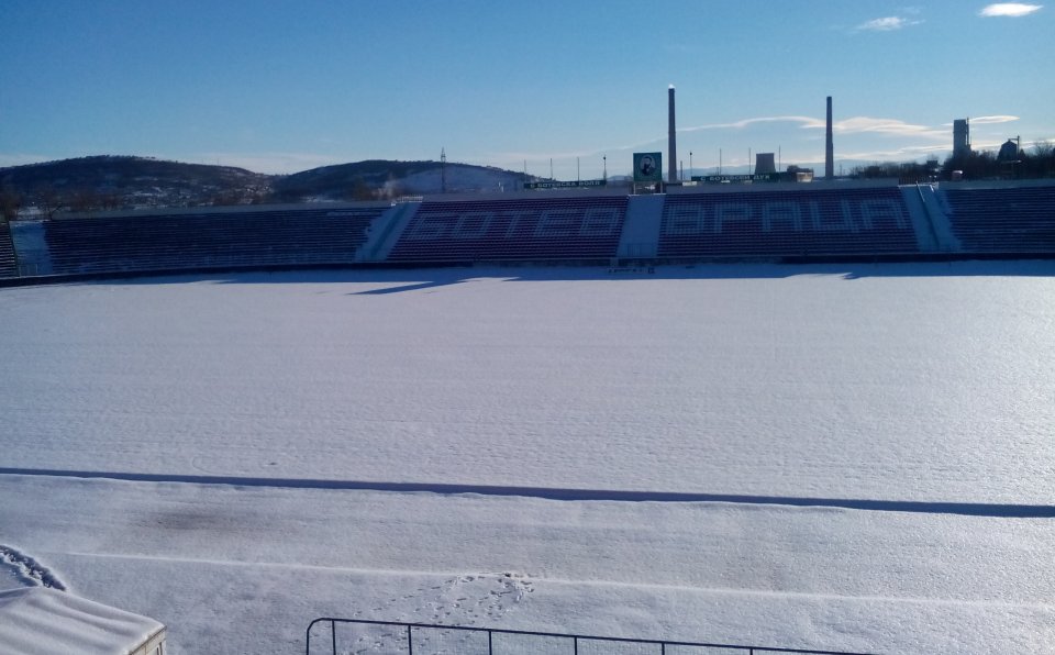 Ботев Враца стадион сняг затрупан1