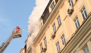 Подпалиха сграда в центъра на София заради висулки