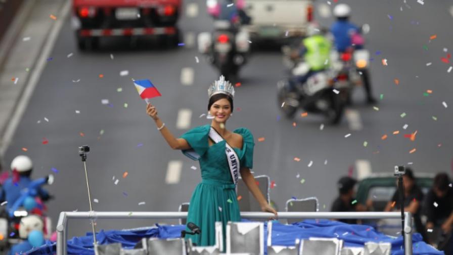 Хиляди посрещнаха "Мис Вселена" във Филипините