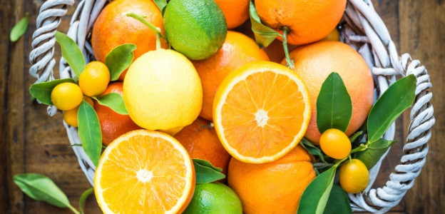 <p><strong>Портокали</strong></p>

<p>Портокалите са отличен източник на витамин D и добрата новина е, че това не само ви помага да спите, но може да ви помогне да спите по-дълго и по-дълбоко. &bdquo;Витамин D е изследван, за да покаже, че влияе както на качеството, така и на количеството на съня&ldquo;, казва Андрейчин. &bdquo;Ниските нива на витамин D показват по-голяма вероятност за нарушения на съня.&ldquo;</p>