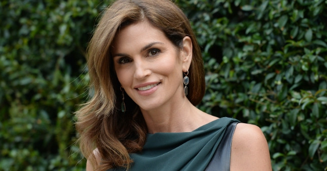 Синди Крауфорд изглежда все по добре с възрастта Супермоделът от