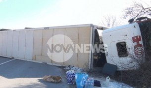 Тежка катастрофа с тир, има жертви